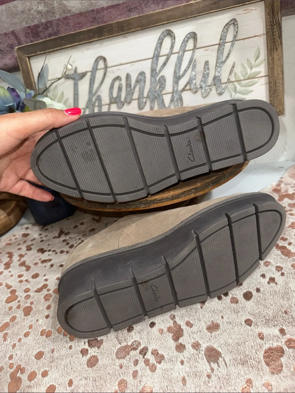Clarks suede slip